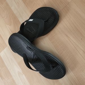 NIKE flip flops